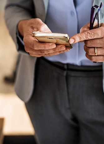 خدمة الخط الساخن على مدار 24 ساعة