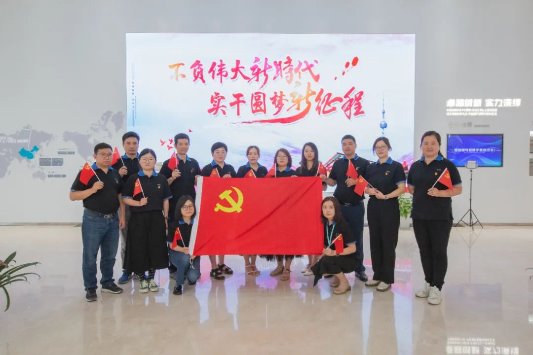 坚定理想信念、传承奋斗精神